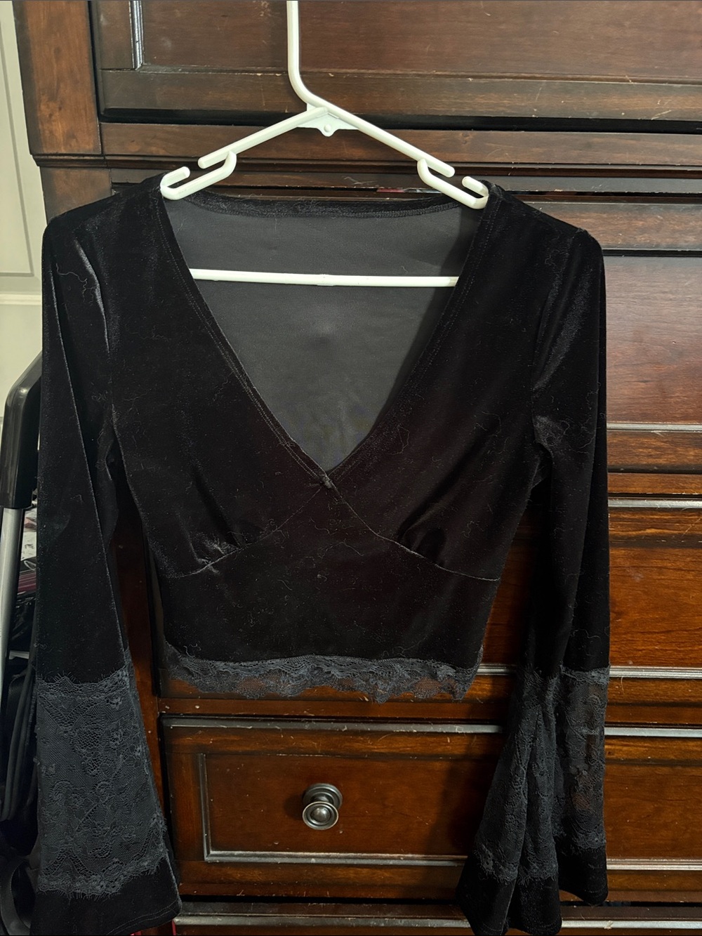 Hot Topic Black Velvet Lace Trim Long Sleeve Cropped Top
